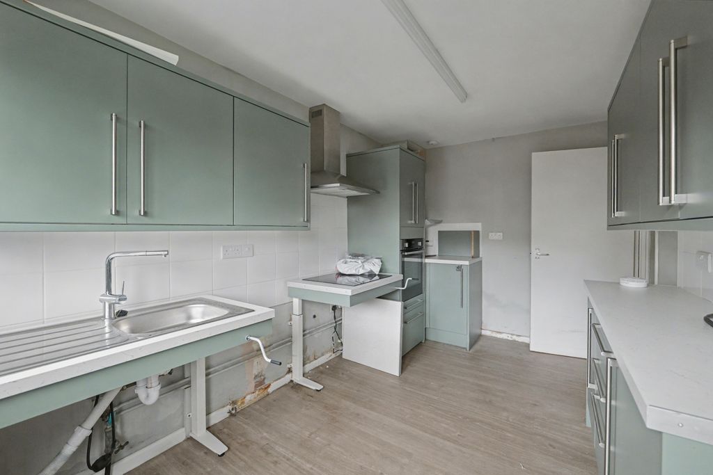 Property photo 3 of 14 14 Saxon Close, Clanfield, Waterlooville, Po8 0Jt