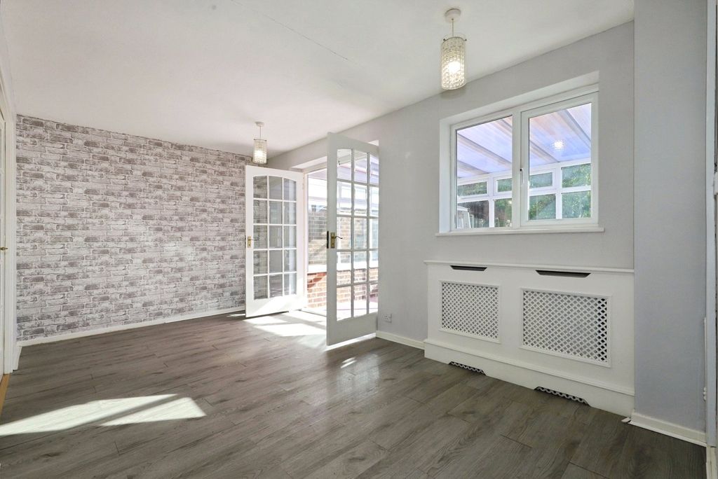 Property photo 3 of 9 Dining Room