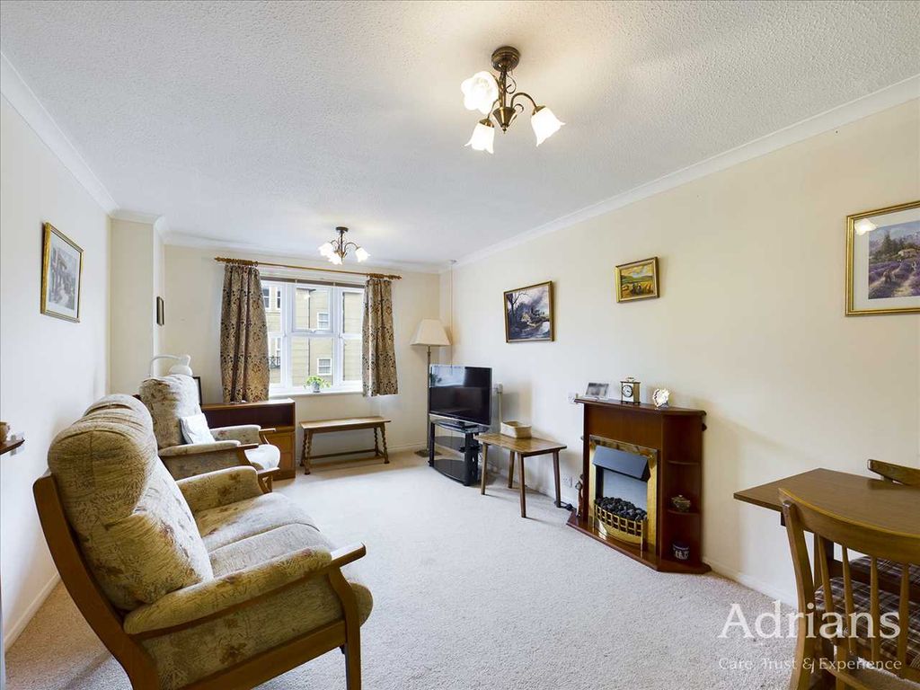 Property photo 3 of 7 Lounge