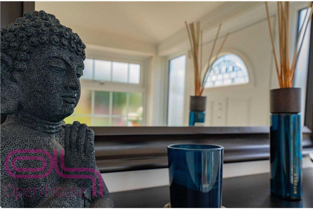 Property photo 1 of 10 Benen Strock Rd - Entrance Hall With Buddah.Jpg