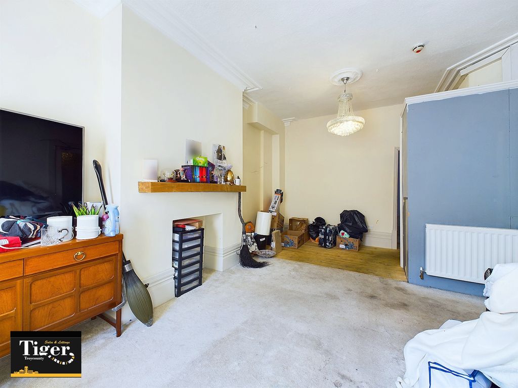 Property photo 3 of 26 Cam03440G0-Pr0173-Still018