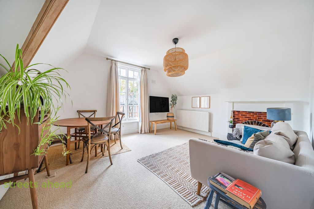 Property photo 2 of 15 F63F9Db8-E6Ec-4ce...