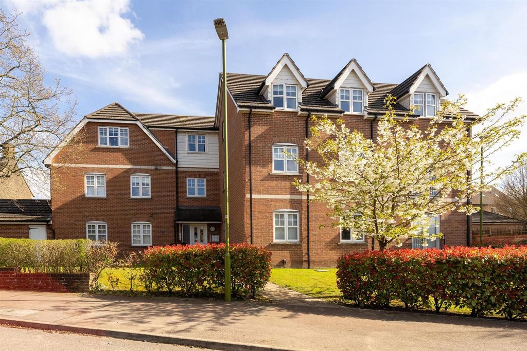 Property photo 1 of 9 Osbourne Court