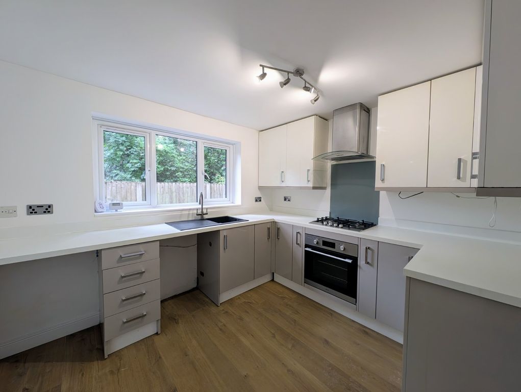 Property photo 2 of 28 Picture No. 30