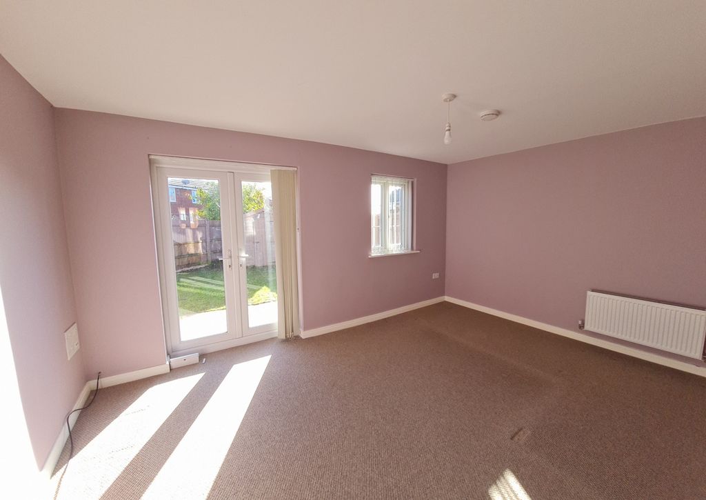 Property photo 3 of 12 Photo 4