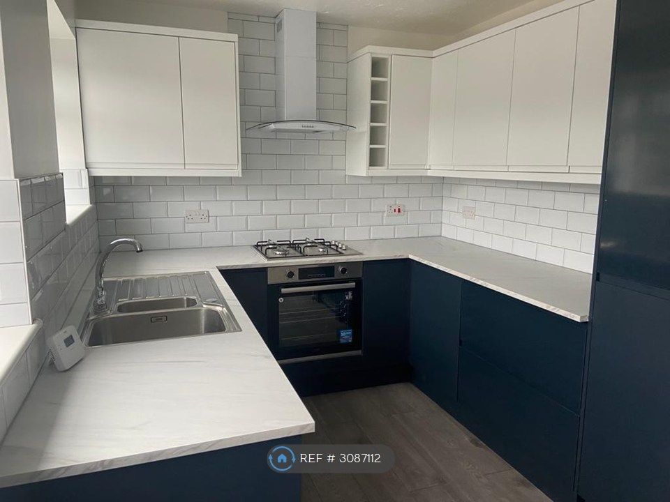 Property photo 2 of 13 Brand New Fitted Kitchen
