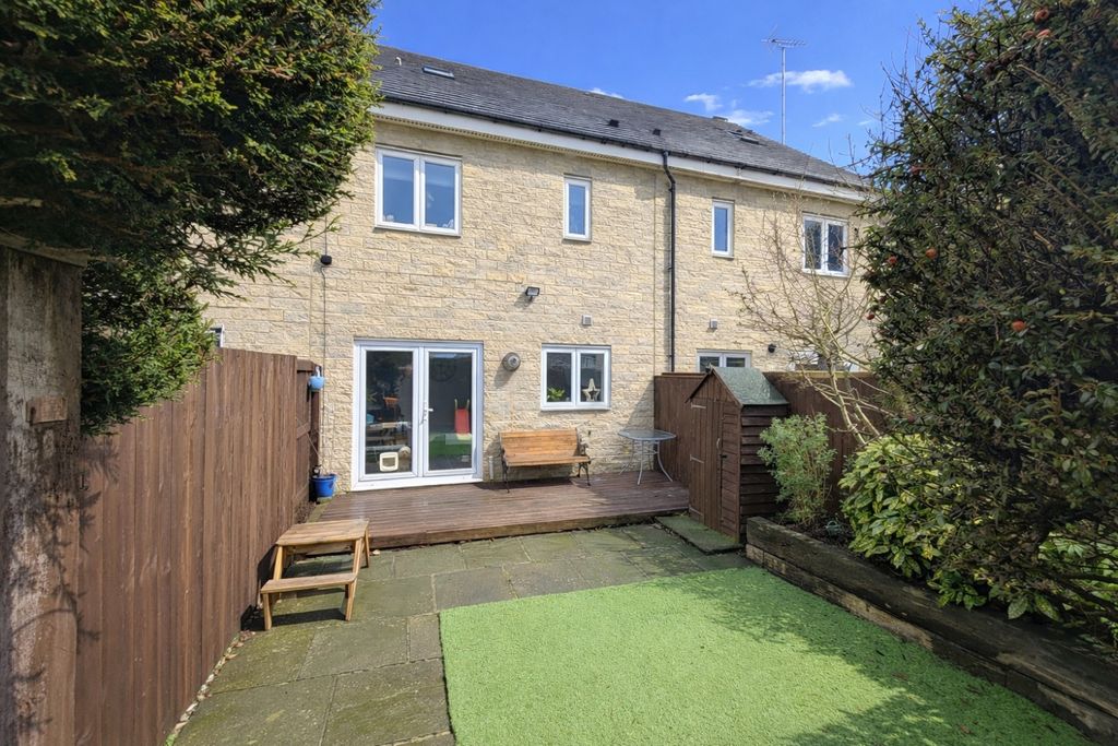 Property photo 2 of 23 Winding  Rise Ewemove Brighouse (2)