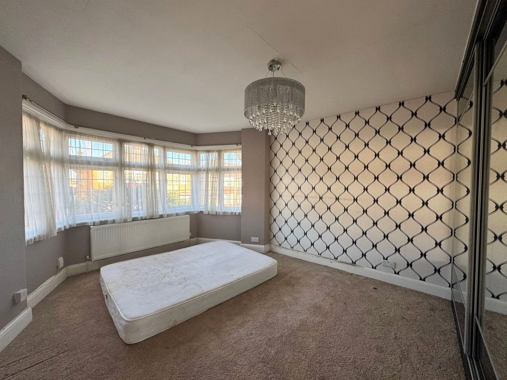 Property photo 3 of 19 Marketing - Grasmere Avenue  (3)