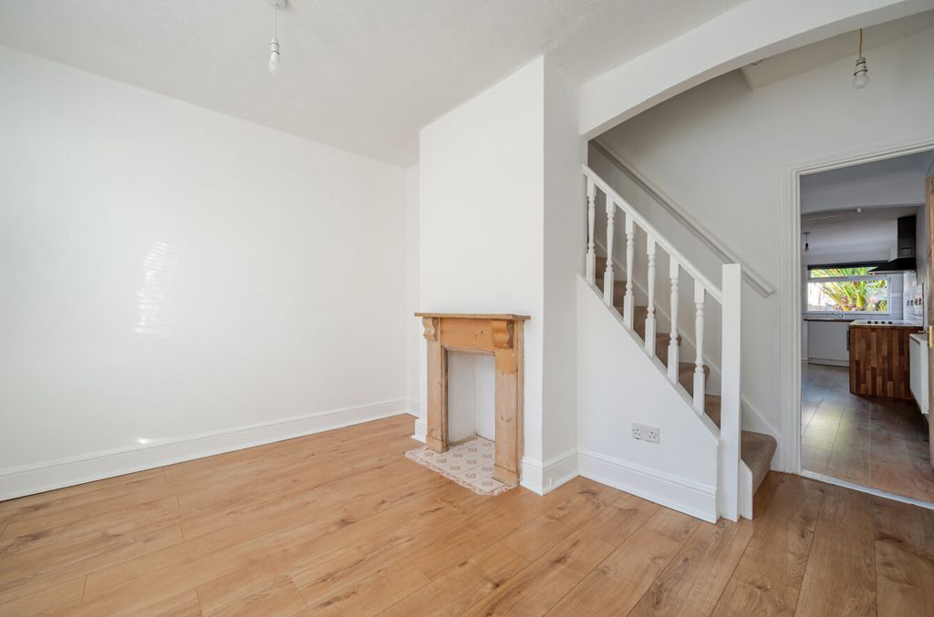 Property photo 3 of 11 1394786-1-69453Bf...