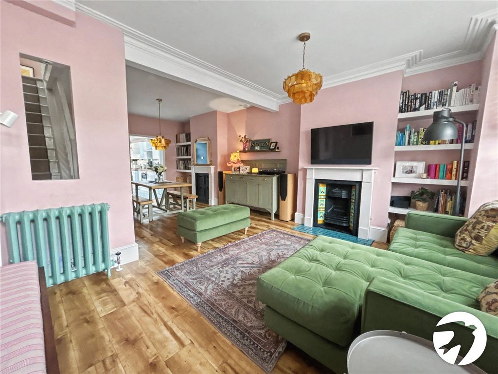 Property photo 3 of 17 Picture 3