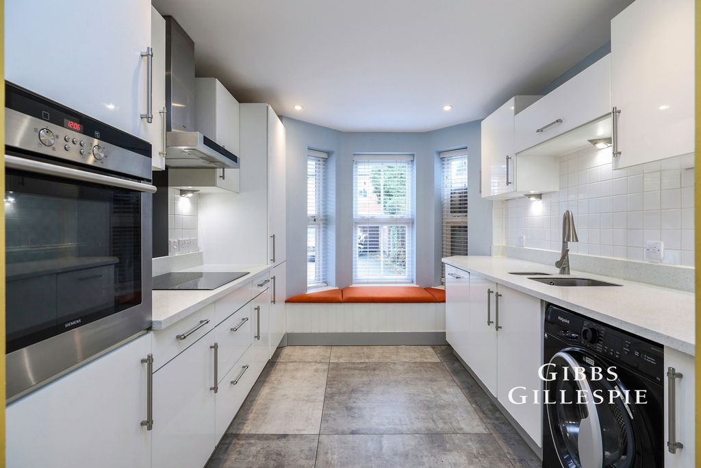 Property photo 2 of 10 Photo