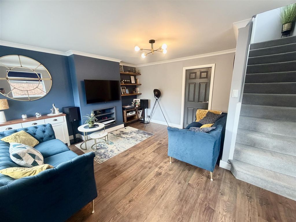 Property photo 2 of 31