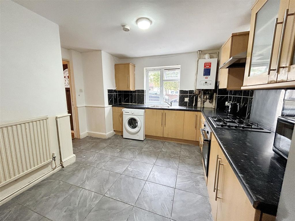 Property photo 2 of 14 Kitchen