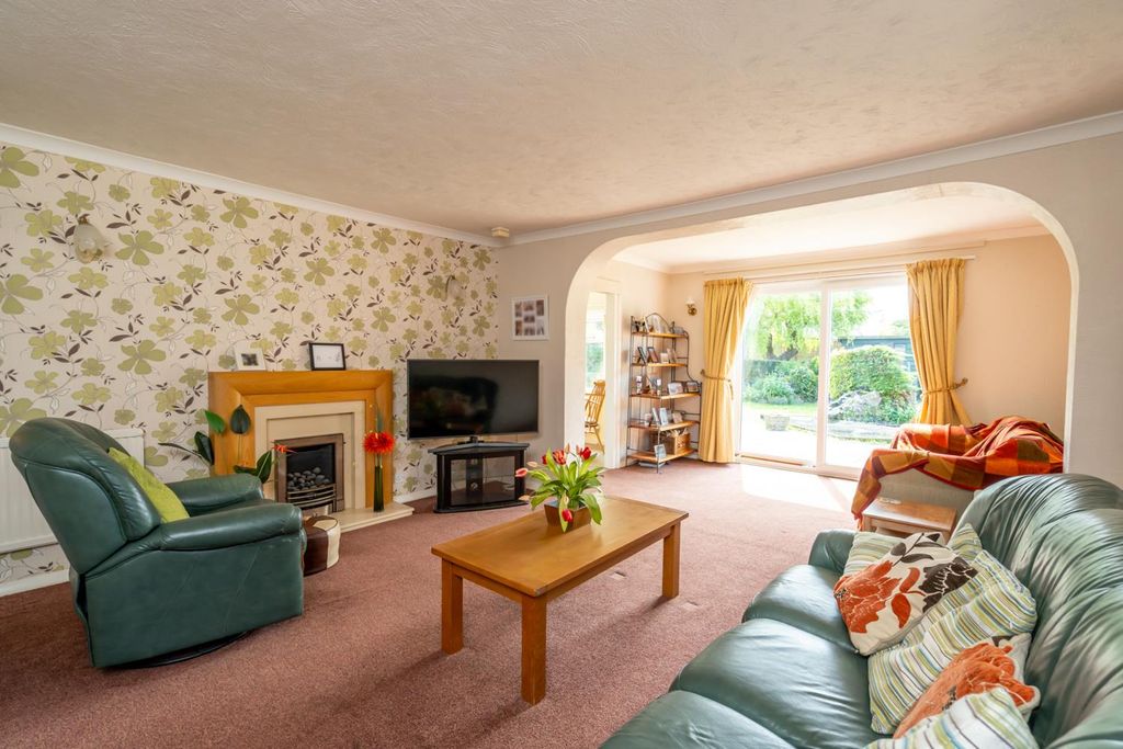 Property photo 3 of 14 Sitting Room And Dining Area.Jpg