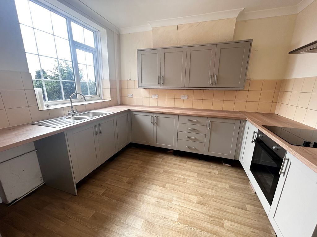 Property photo 2 of 11 Kitchen