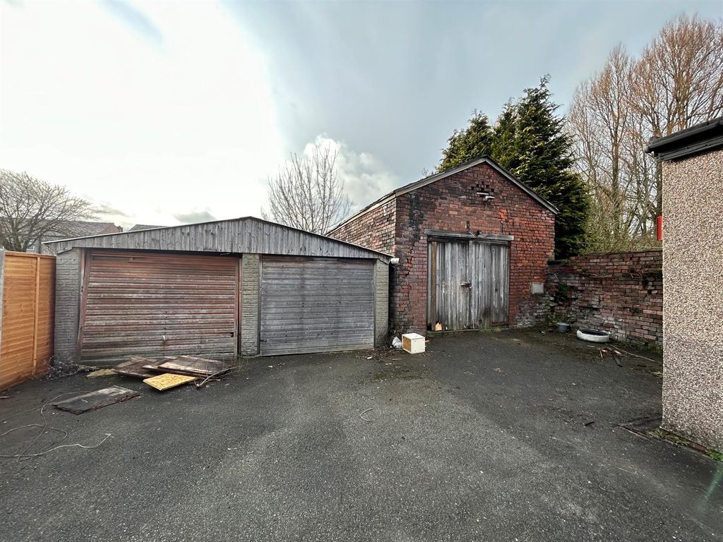 Property photo 3 of 4 Outside.Jpg