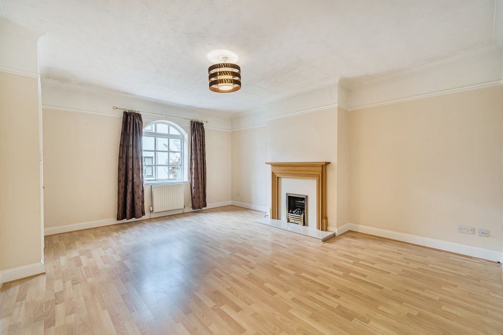 Property photo 3 of 23