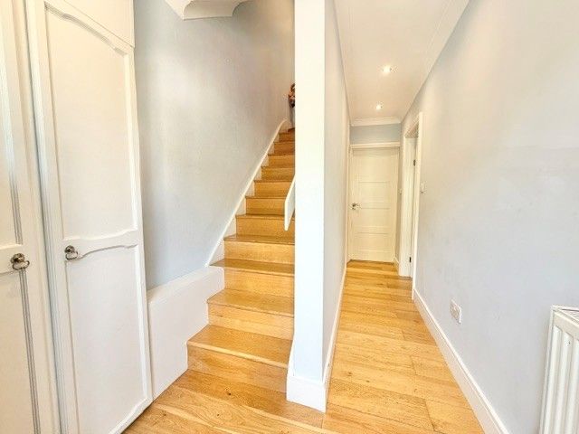 Property photo 2 of 16 Entrance Hall