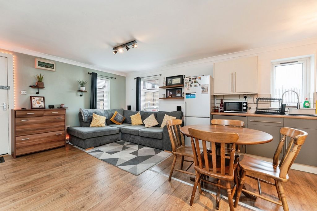 Property photo 2 of 17 Photo