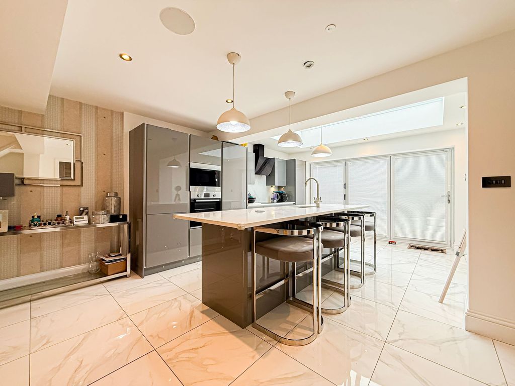 Property photo 2 of 22