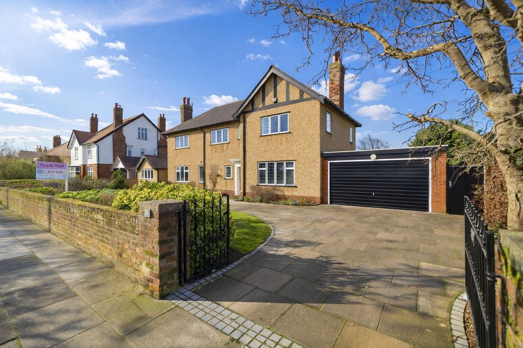 Property photo 1 of 31