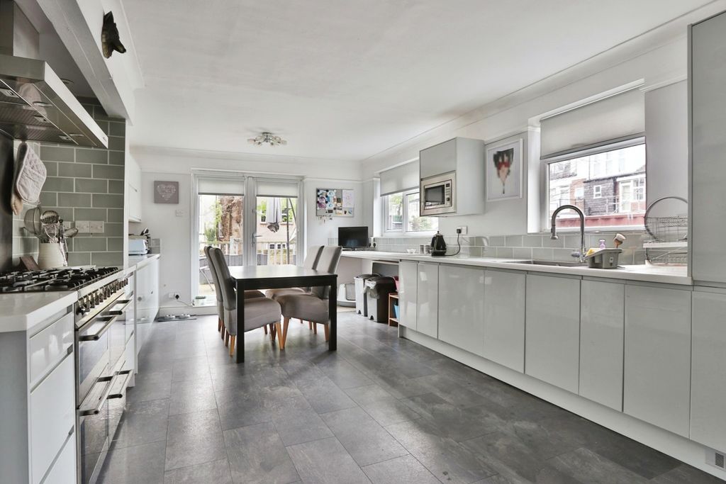 Property photo 2 of 24 3001745