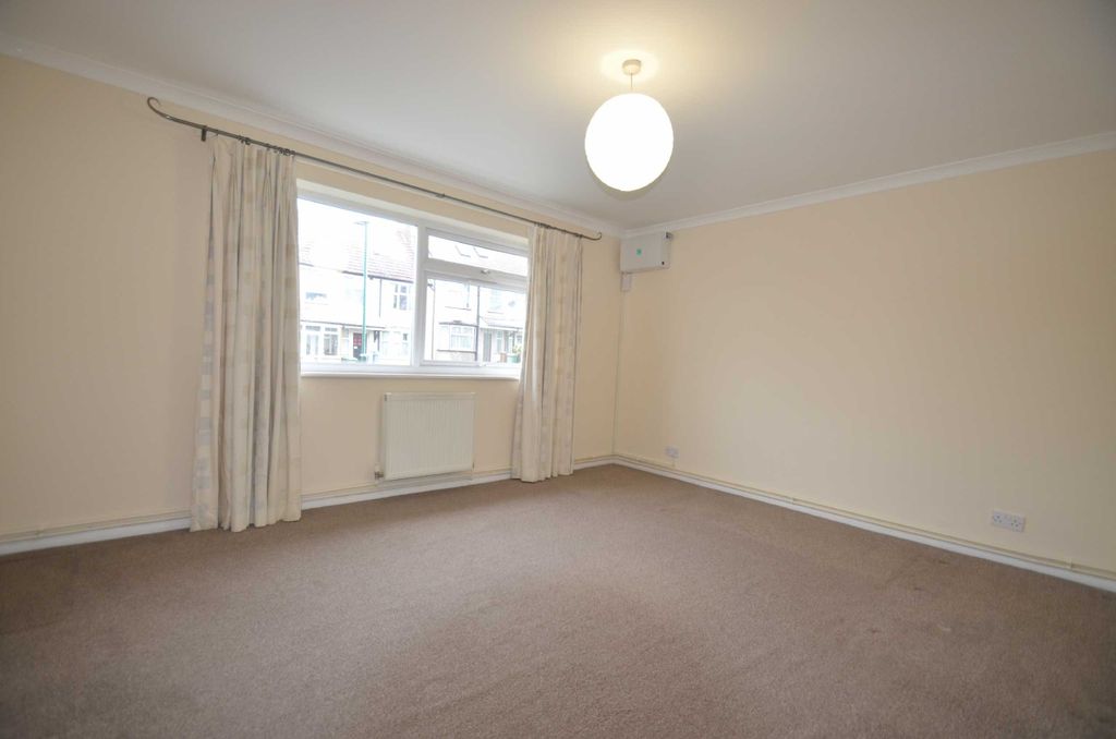 Property photo 3 of 6 Photo