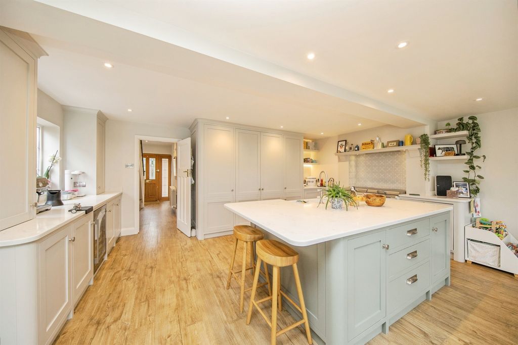 Property photo 2 of 23