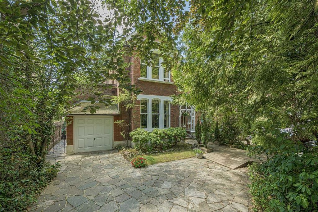 Property photo 1 of 8