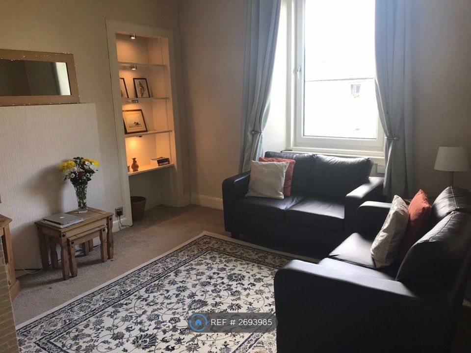 Property photo 1 of 6 Living Room