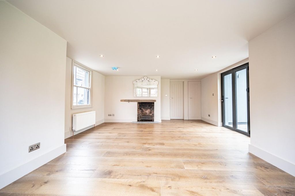 Property photo 3 of 22 Hse-36.Jpg