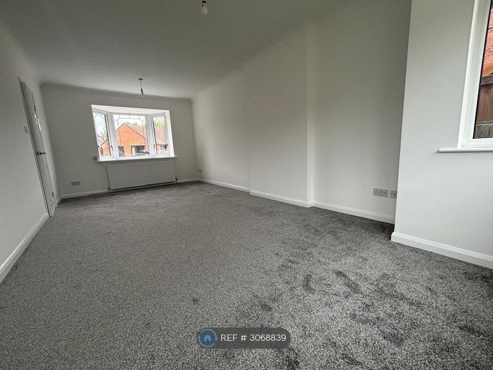 Property photo 3 of 14 Lounge