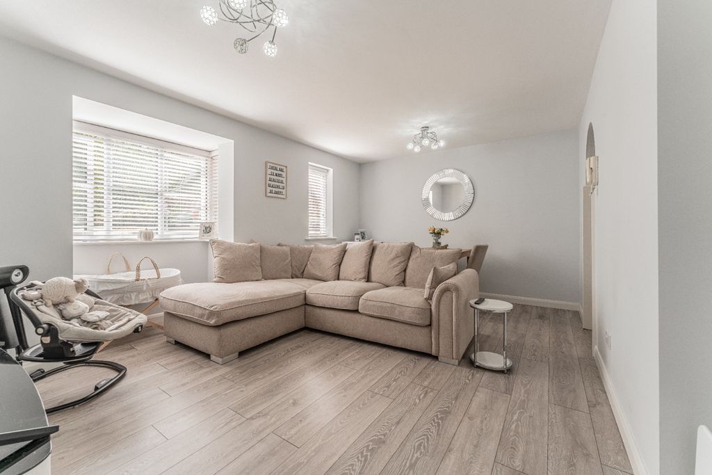 Property photo 2 of 12 5375982