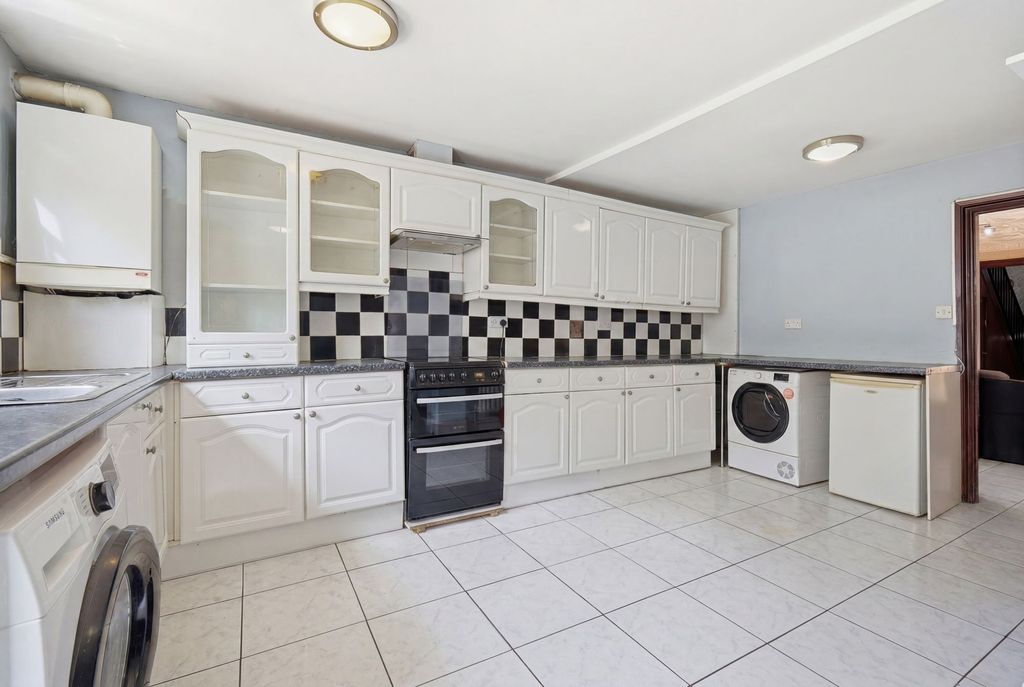 Property photo 3 of 21