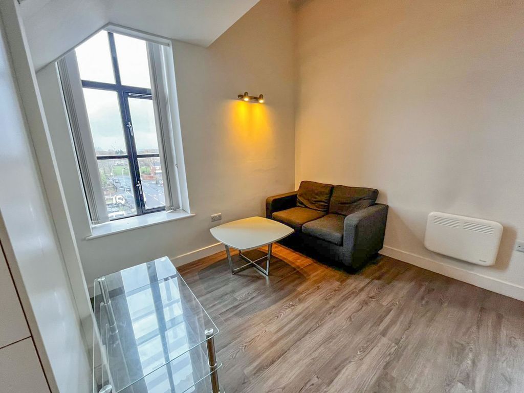 Property photo 3 of 9 Queenbrewerypicslivingroom1.Jpg