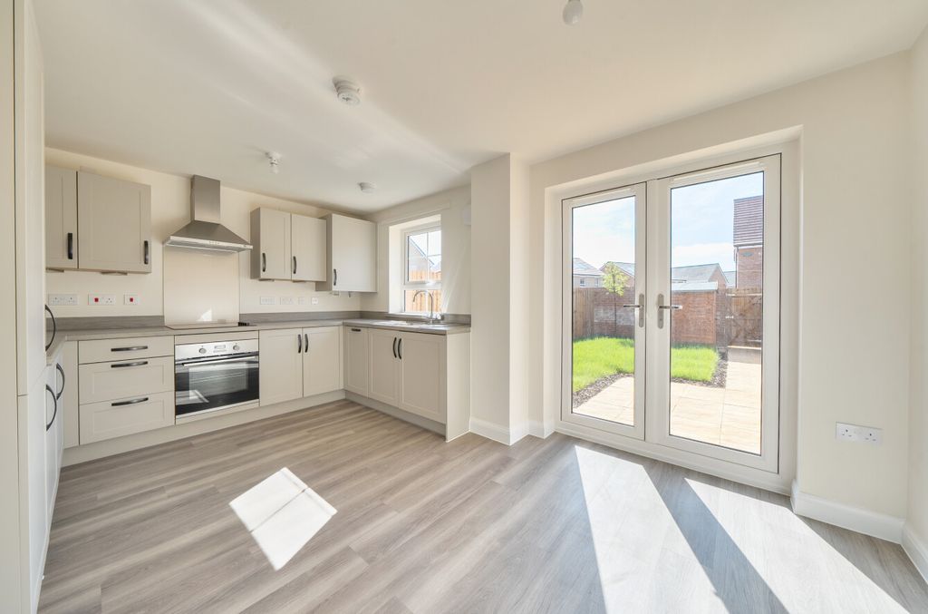 Property photo 3 of 14 Dining Room