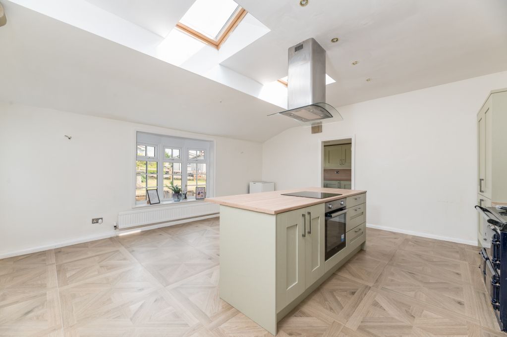 Property photo 2 of 36 Dining Kitchen