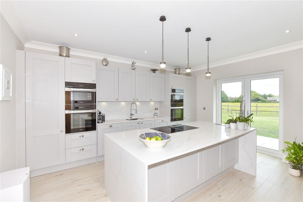 Property photo 2 of 14 Kitchen