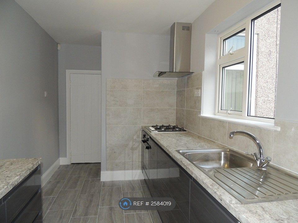 Property photo 2 of 14 Kitchen