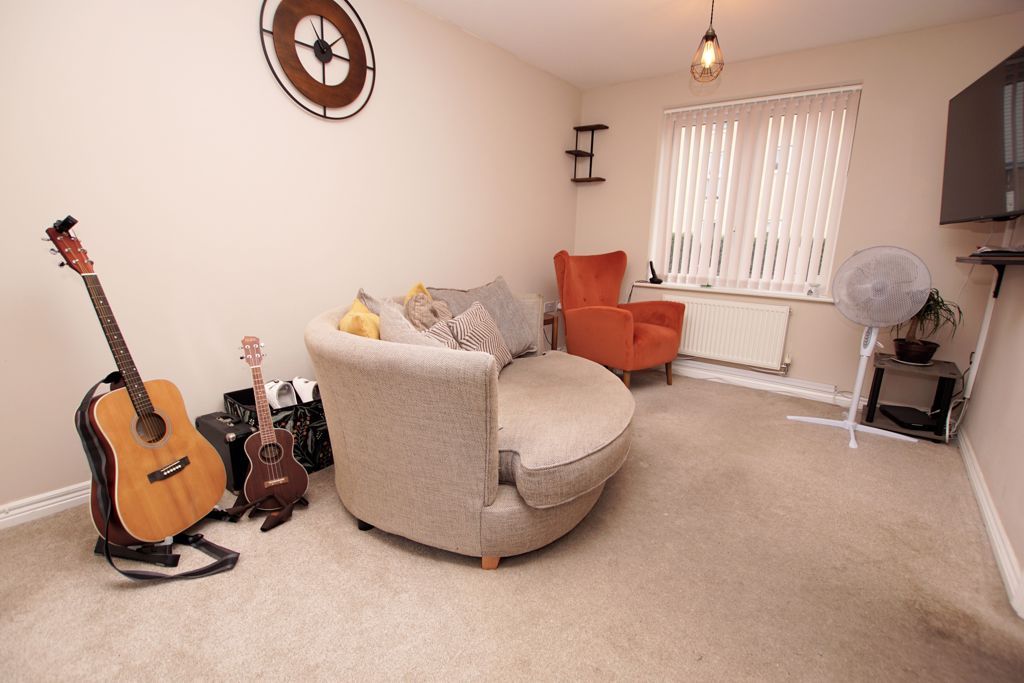 Property photo 2 of 13 Lounge