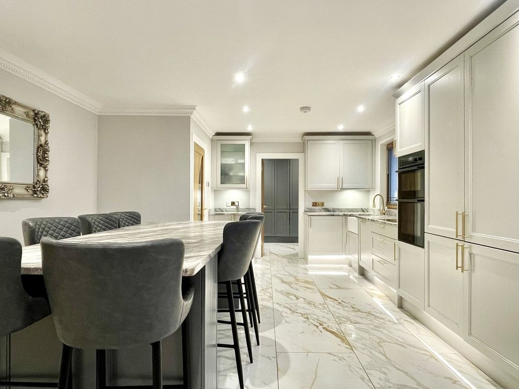 Property photo 2 of 35