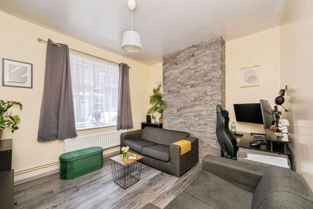 Property photo 2 of 20