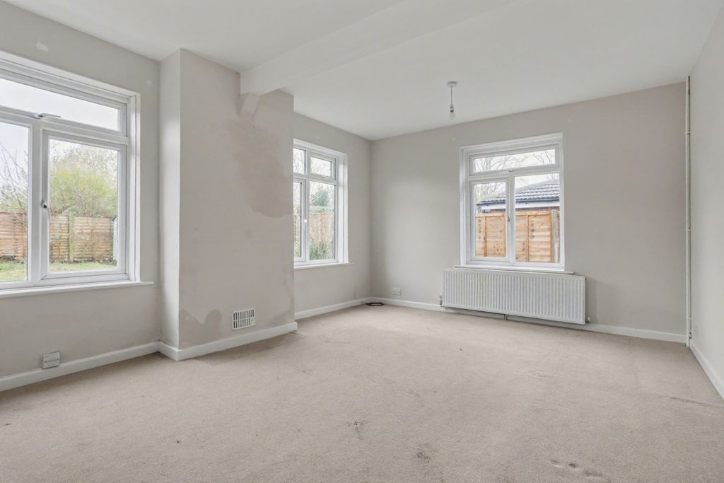 Property photo 2 of 20 18 Halsford Croft, East Grinstead, Rh19 1Pa