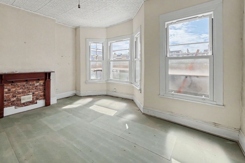 Property photo 2 of 13 36B Kildoran Road, Brixton London, Sw2 5Jx