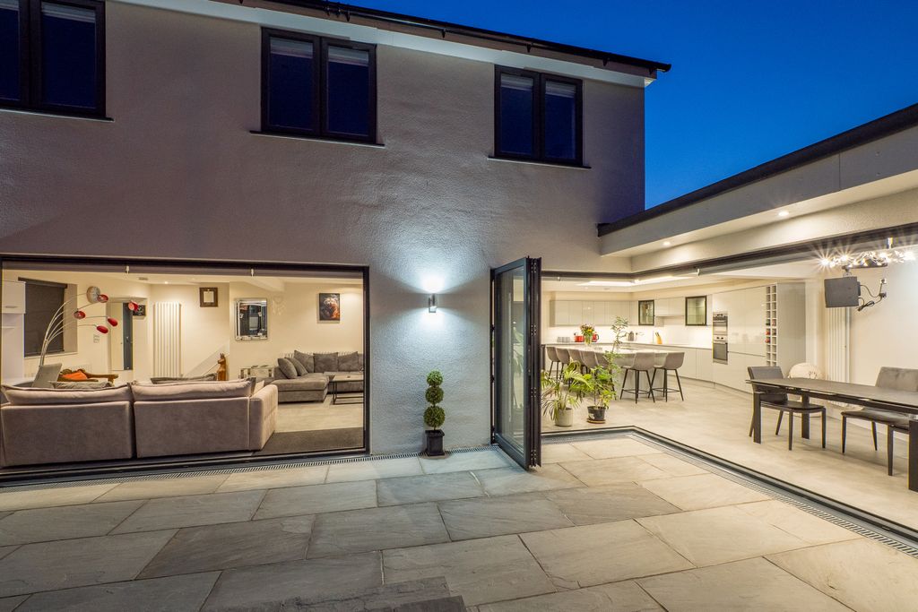 Property photo 3 of 28 Picture No. 54