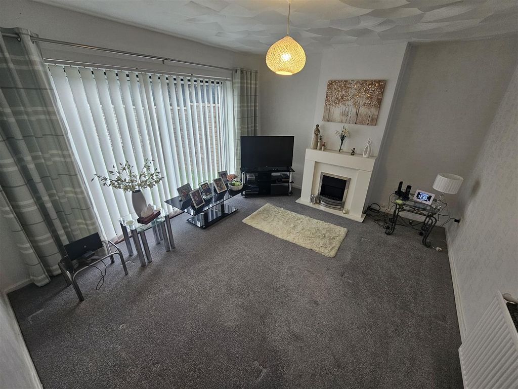 Property photo 2 of 21 Lounge