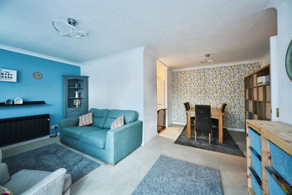 Property photo 2 of 19