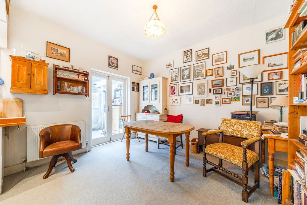 Property photo 2 of 6