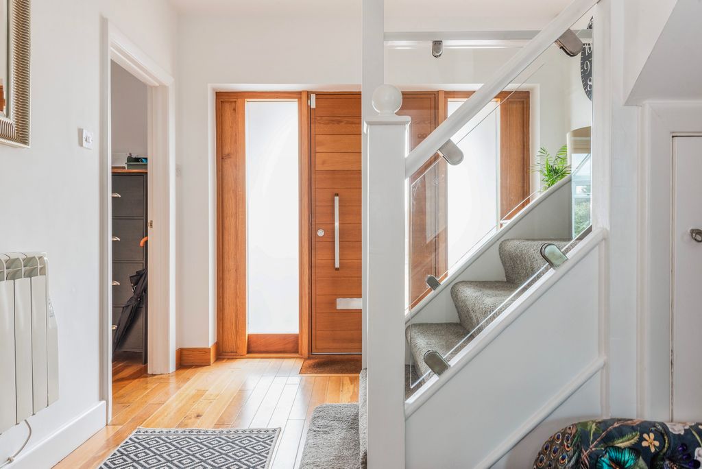 Property photo 3 of 35