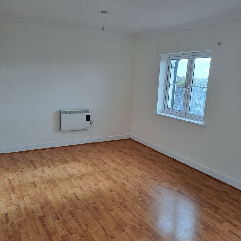 Property photo 2 of 12 Lounge 1